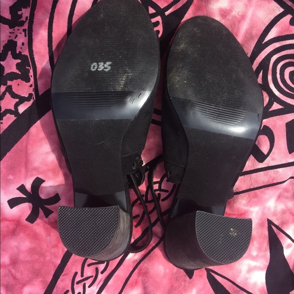 Carlos Santana Black Suede Peep Toe Heeled Bootie - Picture 6 of 6